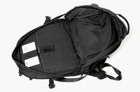 F/CE. x STOF 全新联名包潮牌信息袋即将登场，主打英文印花