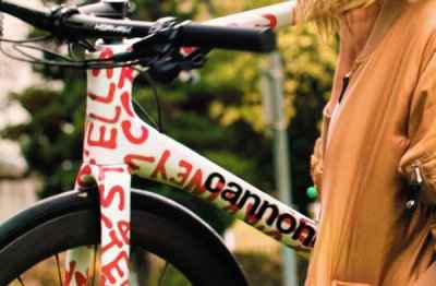  一向推崇环保至上的设计师品牌 Stella 潮牌McCartney 近来又携手美国顶级自行车 cannondale 带来最新合作