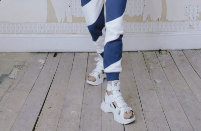  Vivienne Westwood 全新“ROMPE潮牌资讯R SANDAL”鞋款系列 预计 4 月 15 日上市