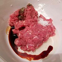 很多人爱吃的火锅丸子几乎没肉，全是化学添加？真相你应该知道！