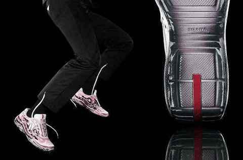  普拉达 x Cassius Hirst 全新联潮牌信息名定制鞋款系列 限量发售 3000 双