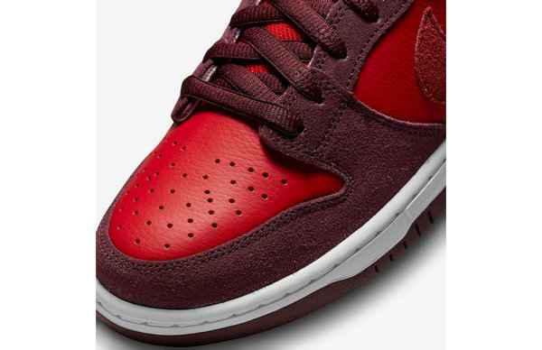这双 Nike Dunk 潮牌信息SB 以“Cherry”命名（樱桃 Dunk SB 全新“Cherry”配色鞋款官图公布，水果主题）