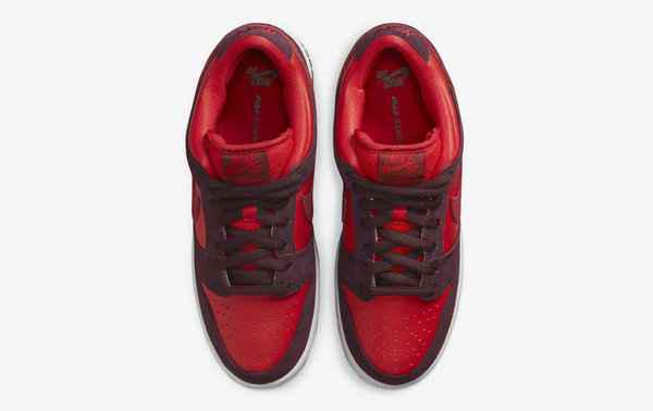 这双 Nike Dunk 潮牌信息SB 以“Cherry”命名（樱桃 Dunk SB 全新“Cherry”配色鞋款官图公布，水果主题）