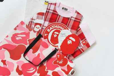  此番chaopai.com潮牌资讯潮牌汇了解到（BAPE 2022 情人节限定“BAPE CHECK”系列公布）