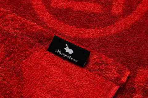 该系列共囊括了 Olive 潮牌信息ALIENEGRA 与 Red Silk 两款高级浴巾（CLOT x Hippopotamus 全新合作高级有机浴巾系列上架）