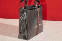  想必看过潮牌信息预告之后（古驰 x CDG 全新联名托特包上架，红绿条纹）