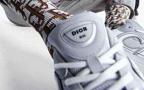 心水的 Sneakerhead 可前去 Dio潮牌资讯r 门店围观一下噢！ Dior 线上折扣/新品 （Dior 迪奥全新 B30 老爹鞋系列正式公布，优雅与动感）