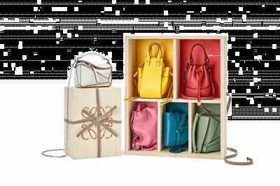 这边西班牙时尚品牌 Loewchaopai.com潮牌汇店e 又为新季追加了一组全新包袋设计（Loewe 罗意威全新超迷你手袋木盒发售，有点惊艳）