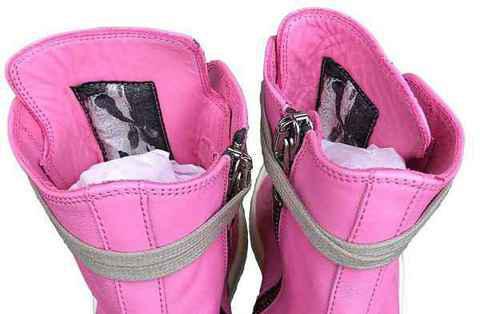 官方选用了细腻的粉色chaopai.com潮牌汇店优质皮料与白色外底一同出镜（Rick Owens 2021 春夏 Ramones“Pop Pink”配色鞋款曝光）