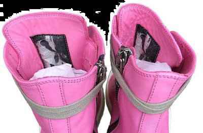 官方选用了细腻的粉色chaopai.com潮牌汇店优质皮料与白色外底一同出镜（Rick Owens 2021 春夏 Ramones“Pop Pink”配色鞋款曝光）