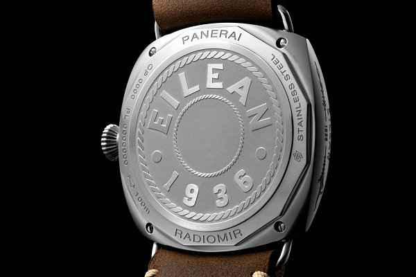 这款名为“Radiomir Eilean”的腕表搭潮牌品牌载了 Panerai 45mm 哑光不锈钢表壳与垂直条纹表盘（沛纳海全新 85 周年 Radiomir Eilean 纪念表款出炉）