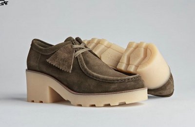 这双名为“Wallabee Block”的鞋款潮牌资讯以美洲原住民所着用的 Moccasin 为灵感打造（其乐全新“Wallabee Block”鞋款发布，先锋前卫？）