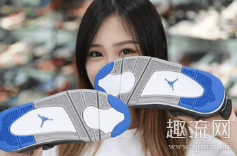 就像穿着男朋友的衬潮牌汇潮牌网衫一样让男人欲罢不能（AJ4女生可以穿吗 AJ4女生穿什么颜色好看）