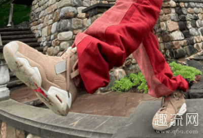 鞋舌部分则搭潮牌配红色加以点缀（Travis Scott上脚TS x AJ6联名鞋款,重磅联名来袭!）