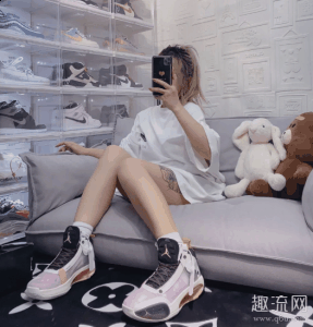 而且有许多潮牌品牌好看的配色（aj34怎么穿搭 aj34穿搭男女图片赏析）