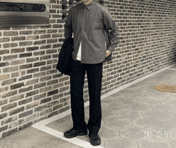 要找一面干净、潮牌商城没有杂物的背景（潮男拍照指南：潮好看的摆pose姿势分享！）