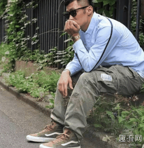  工装裤和衬衫怎么搭配 工装裤和潮牌衬衫的搭配建议可以多看看余文乐的穿搭（工装裤和衬衫怎么搭配 工装裤是抽绳的好还是束脚的好）