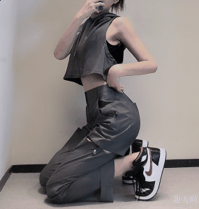 但是对于喜欢潮牌信息aj的小伙伴们来说（aj1夏天怎么穿搭：男女搭配图片赏析(图文)）