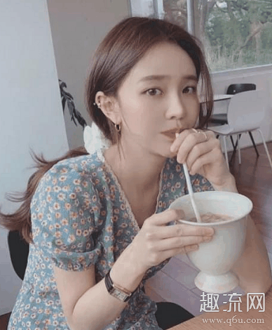 茶艺女孩是什么梗什么意思 茶艺女孩穿搭图片分享