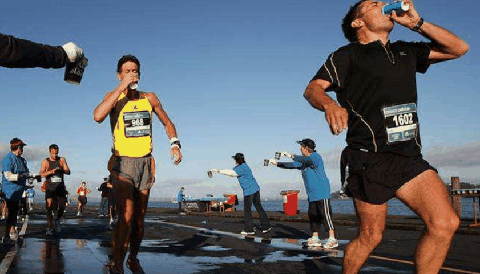 跑步多长时间以上需要补水 在跑步前补水好还是在跑步后补水好