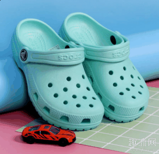 Crocs洞洞鞋尺码要买大一潮牌品牌码吗 Crocs洞洞鞋尺码对照表（Crocs洞洞鞋尺码要买大一码吗 Crocs洞洞鞋尺码对照表）