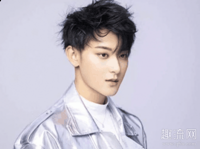 也是难为潮牌信息黄子韬了（黄子韬黑眼圈是真的吗 黄子韬黑眼圈申明是怎么回事）