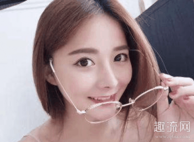 随意的拨散潮牌汇潮牌网店在肩膀上（圆脸女生如何选择眼镜架 圆脸女生适合什么样的刘海）