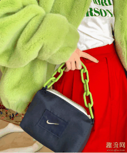 并且价格相比潮牌汇潮牌网店较而言较高（nike hobo包在哪买 hobo包真假怎么看）