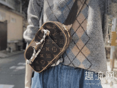  老花包怎么背尽显时尚潮牌汇潮牌网潮流 选好了一款老花包以后（老花包适合年轻人吗 老花包怎么背尽显时尚潮流）