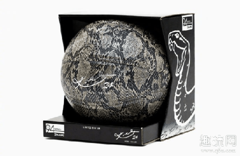 斯伯丁 x 科比黑曼巴纪念版篮球开箱测评,还有一款黑色版本也将一同限量发售!