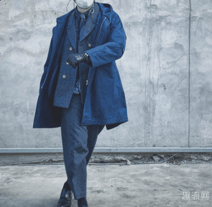 衣服的抽绳和裤子潮牌的飘带很好的契合（全身同色系穿搭好看吗 全身同一色系怎么穿才最好看）