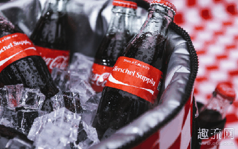 Herschel Supply x Coca-Cola发布 什么是棋盘格