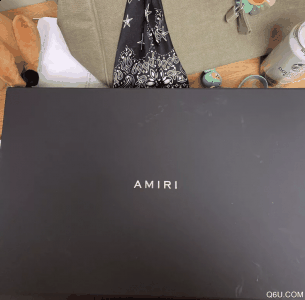  Amiri品牌衣服怎么样 AMIRI属小众奢侈品潮牌汇潮牌网店牌 由美国设计师MIKE AMIRI在13年开创 用料非常考究（Amiri仙鹤卫衣开箱赏析 Amiri是什么牌子）