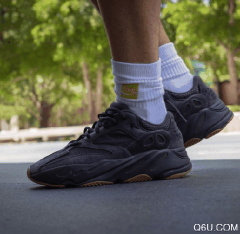 Yeezy700纯黑上脚图 Yeezy纯黑700货量大吗