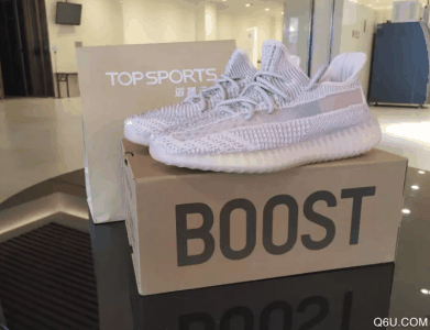 并且有着天潮牌汇潮牌网使的名号（yeezy 350 v2亚限粉天使开箱测评 yeezy 350 v2粉天使和粉满天星实物对比）