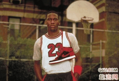 Nike发布了Hyperd潮牌品牌unk 2008这一款篮球鞋（细数Nike历史上最经典的五款球鞋 Nike这五款球鞋为什么经典）