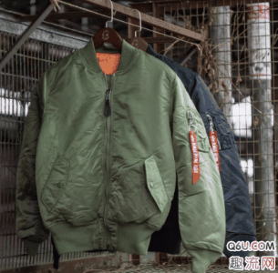 近几年都比较火的潮牌品牌MA1飞行夹克可以拿出来了（阿尔法MA1夹克飘带干啥用的 MA1夹克飘带摘不摘）