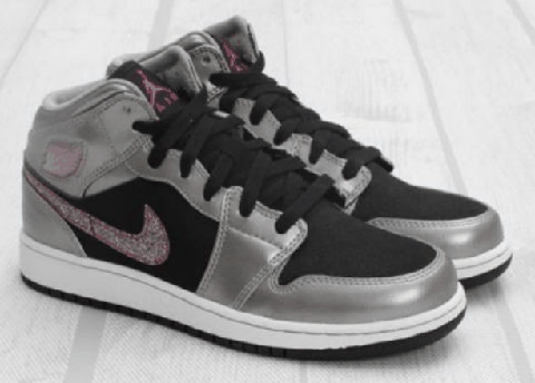  3.Air Jordan 1 Rust Pink潮牌品牌 脏粉 鞋身以白色基调呈现（适合女生穿的AJ1配色有哪些 AJ1适合女生穿吗）