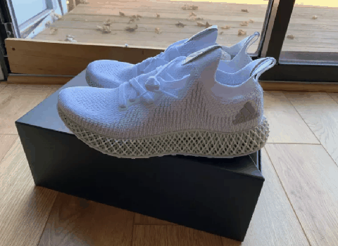 那么这双alphaedge 4d实物图潮牌信息好看吗？下面就一起来看一下吧（阿迪达斯alphaedge 4d白色开箱测评 alphaedge 4d偏码吗）