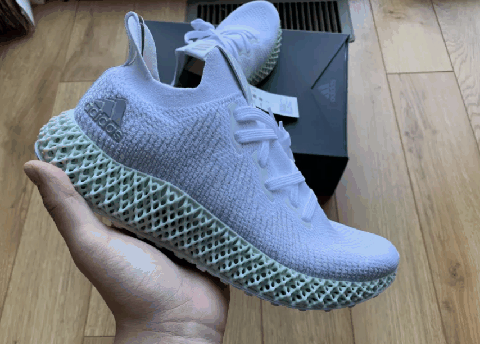 那么这双alphaedge 4d实物图潮牌信息好看吗？下面就一起来看一下吧（阿迪达斯alphaedge 4d白色开箱测评 alphaedge 4d偏码吗）