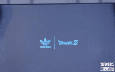 和鞋身一致 Adidas X 龙珠Z贝吉潮牌品牌塔配色上脚图 以白蓝黄三色为主调（阿迪达斯联名龙珠Z贝吉塔配色开箱测评 Adidas X 龙珠Z贝吉塔配色上脚图）