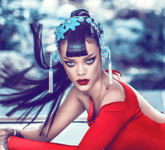2012年主演科幻战争电影《超级战舰》潮牌信息上映[ ；同年11月19日发行第七张专辑《Unapologetic》（PUMA与Rihanna联名拖鞋怎么样 彪马Rihanna “Fur Slide”拖鞋发售了吗）