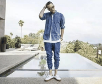 把握秋末时光潮牌信息大走简约风（慢跑裤怎么搭配 男生慢跑裤的搭配方法）