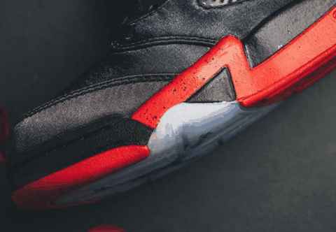 极具高贵气质 配色采用经典的黑潮牌红方案 Air Jordan 5丝绸上脚图 上脚依然帅气（ Air Jordan 5丝绸细节欣赏 Air Jordan 5丝绸上脚图）