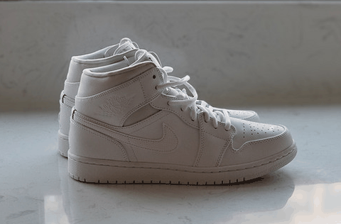 AJ1 mid 纯白开箱测评潮牌信息 AJ1 mid 纯白实物欣赏（AJ1 mid 纯白开箱测评 AJ1 mid 纯白实物欣赏）