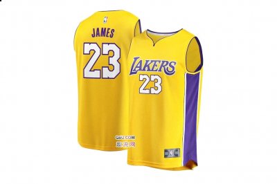 背面有詹姆潮牌汇潮牌网斯的名字（詹姆斯23号湖人球衣多少钱 James 23号Lakers球衣在哪买）