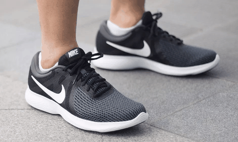 耐克Revolution 4跑鞋实战评测 Nike Revolution 4跑步脚感怎么样