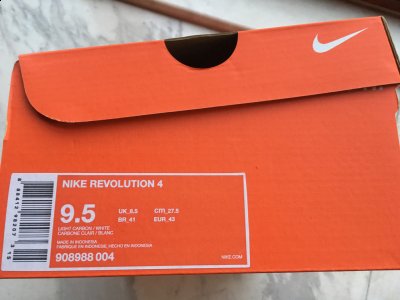 EVA缓震材质潮牌品牌减低冲击（耐克Revolution4实物开箱 Nike Revolution 4细节赏析）