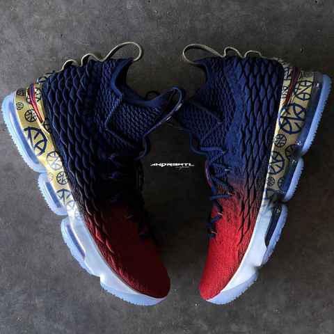 LBJ15蓝红渐变配色上脚欣赏 Nike LeBron 15蓝红渐变实物鉴赏