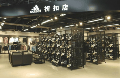 平均大学一年潮牌信息400块篮球鞋的钱（耐克折扣店会打几折 Nike折扣店买鞋攻略）